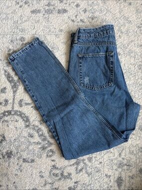 BDG Ripped Mom Jeans W28 L32